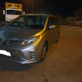 Toyota Sienna 2018