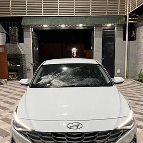 Hyundai Elantra 2022