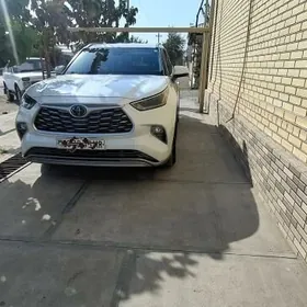 Toyota Highlander 2021