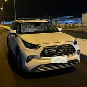 Toyota Highlander 2020
