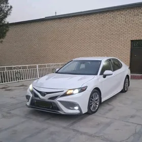 Toyota Camry 2021