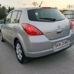 Nissan Tiida 2006