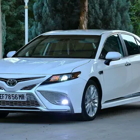 Toyota Camry 2021