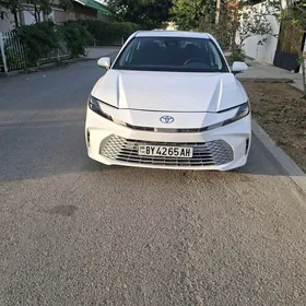 Toyota Camry 2025