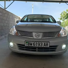Nissan Versa 2012