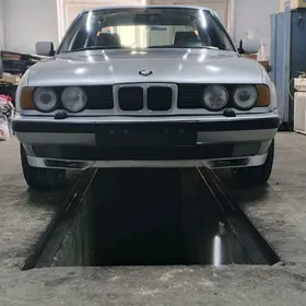 BMW 525 1990