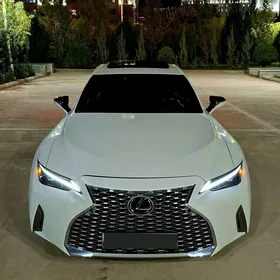 Lexus IS 2022