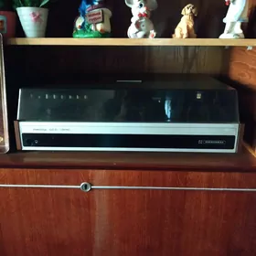 Проигрыватель с двумя колонкам