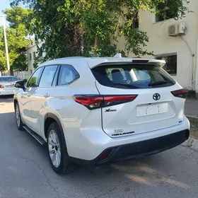 Toyota Highlander 2021