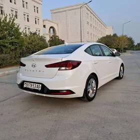 Hyundai Elantra 2020