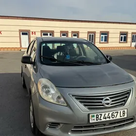 Nissan Versa 2012
