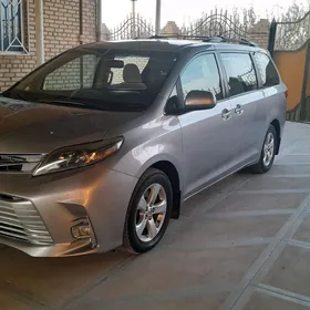 Toyota Sienna 2017