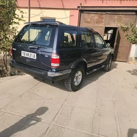 Nissan Pathfinder 1997