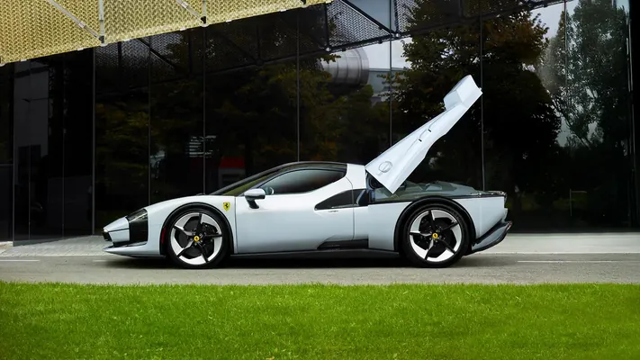 Ferrari meşhur F40-dan ylham alnan ýeke-täk nusgada superkary çykardy