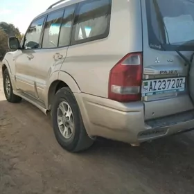 Mitsubishi Pajero 2004