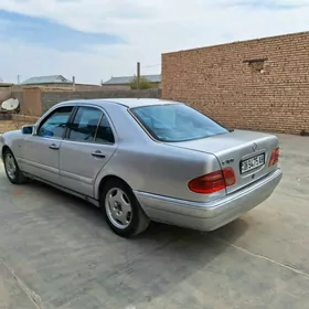 Mercedes-Benz E320 1996