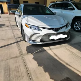 Toyota Camry 2024