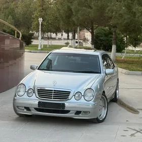 Mercedes-Benz E320 2001