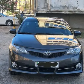 Toyota Camry 2014