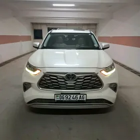 Toyota Highlander 2021