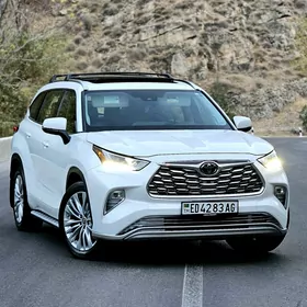 Toyota Highlander 2021
