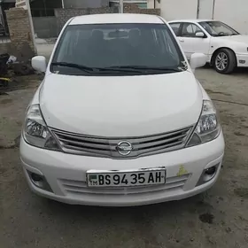 Nissan Versa 2012