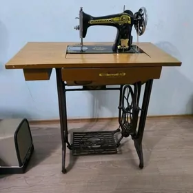 Швейная машина