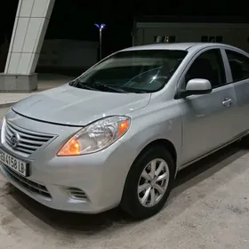 Nissan Versa 2013