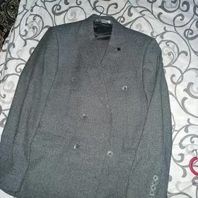 Kastyum bryuk Reymens