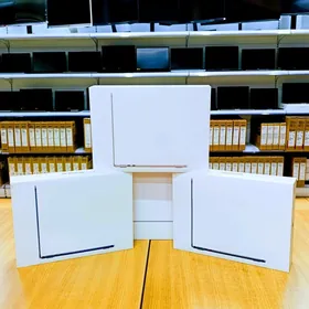 MacBook Air / M2 / 16GB RAM