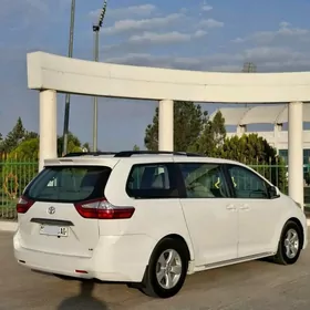 Toyota Sienna 2017