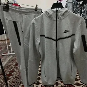 спортивный костюм Nike tech