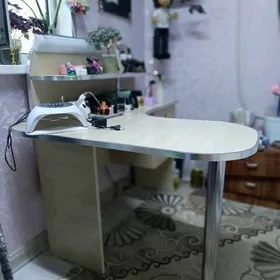 столик для маникюра