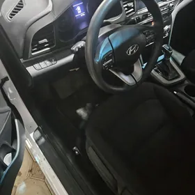 Hyundai Elantra 2020