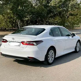 Toyota Camry 2021
