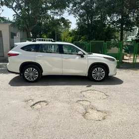 Toyota Highlander 2021