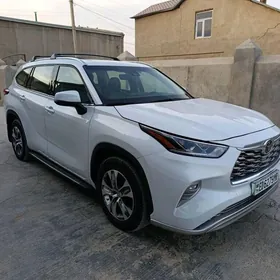 Toyota Highlander 2021