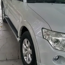 Mitsubishi Pajero 2010