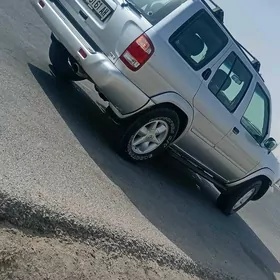 Nissan Pathfinder 2000