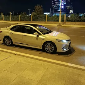 Toyota Camry 2021