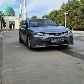 Toyota Camry 2021