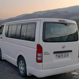 Toyota Hiace 2009