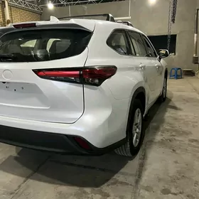 Toyota Highlander 2021
