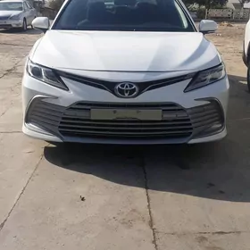 Toyota Camry Hybrid 2020
