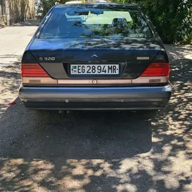 Mercedes-Benz S-Class 1995