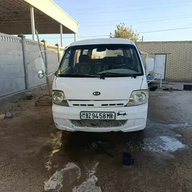 Toyota Hiace 2005