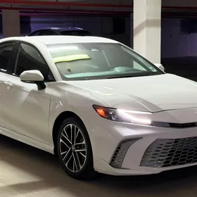 Toyota Camry 2025