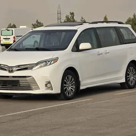 Toyota Sienna 2019