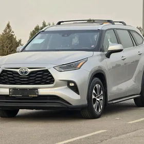 Toyota Highlander Hybrid 2021
