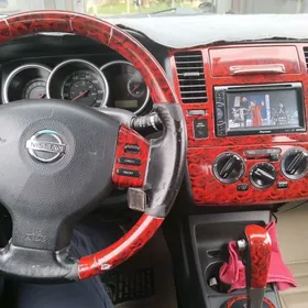 Nissan Versa 2012